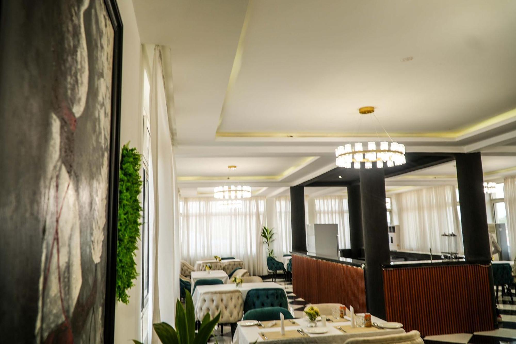 Amor Hotels Abuja Buitenkant foto