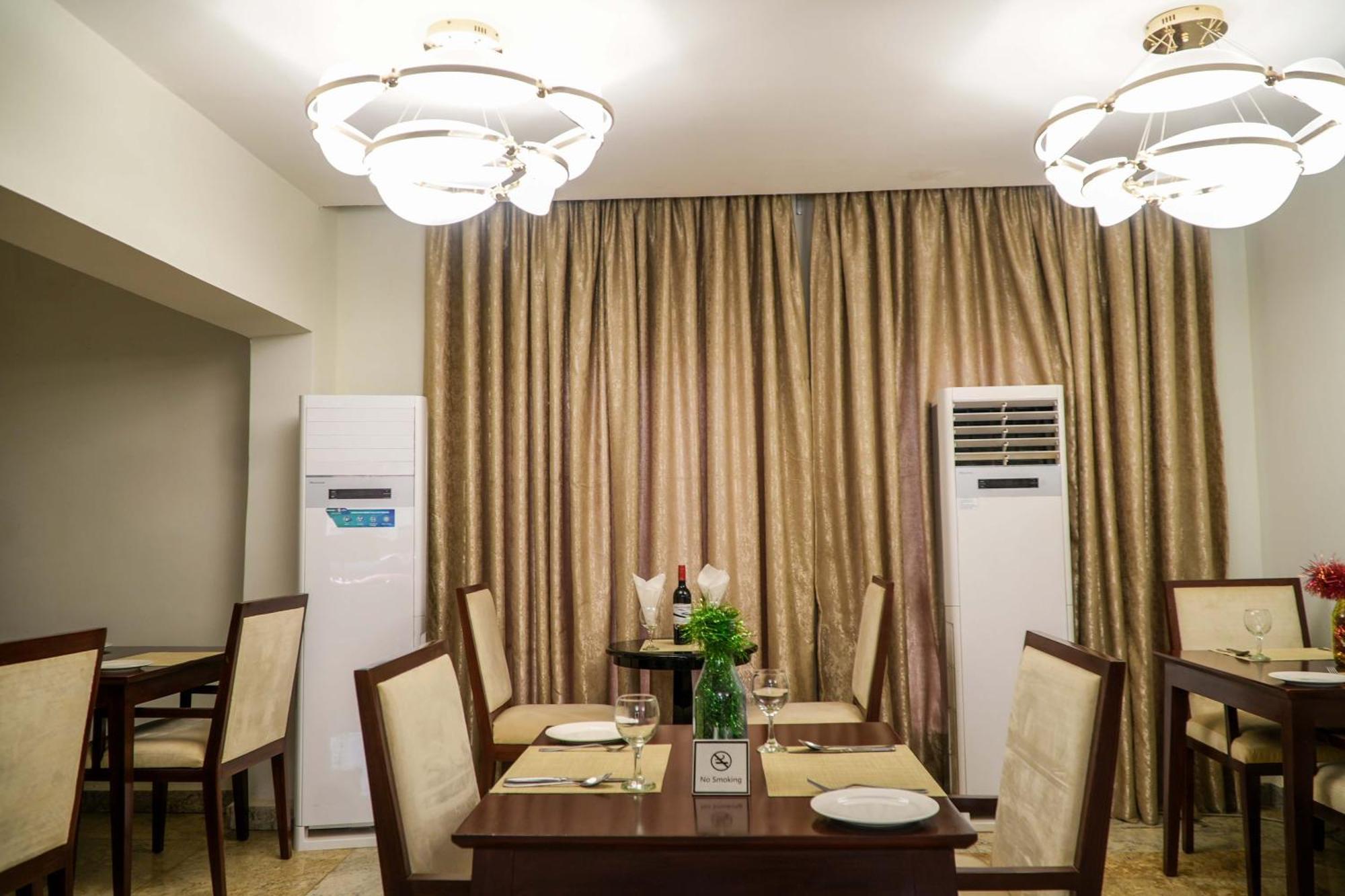 Amor Hotels Abuja Buitenkant foto