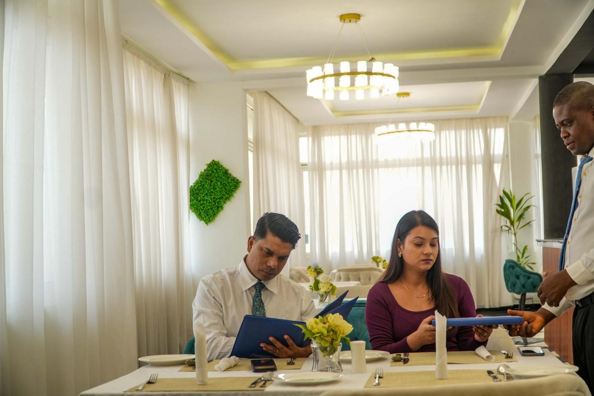 Amor Hotels Abuja Buitenkant foto