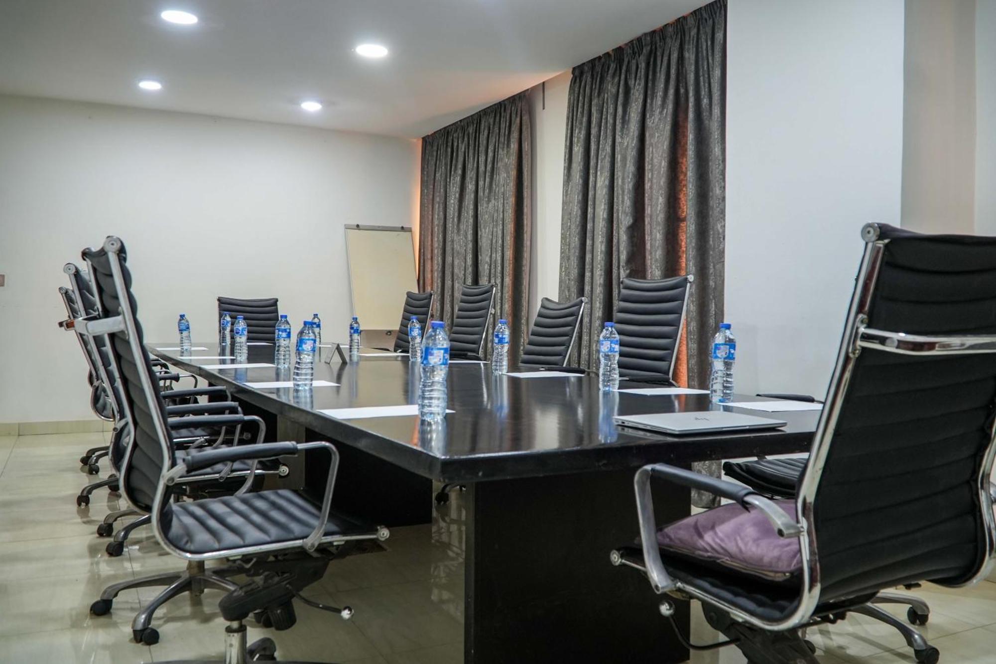 Amor Hotels Abuja Buitenkant foto
