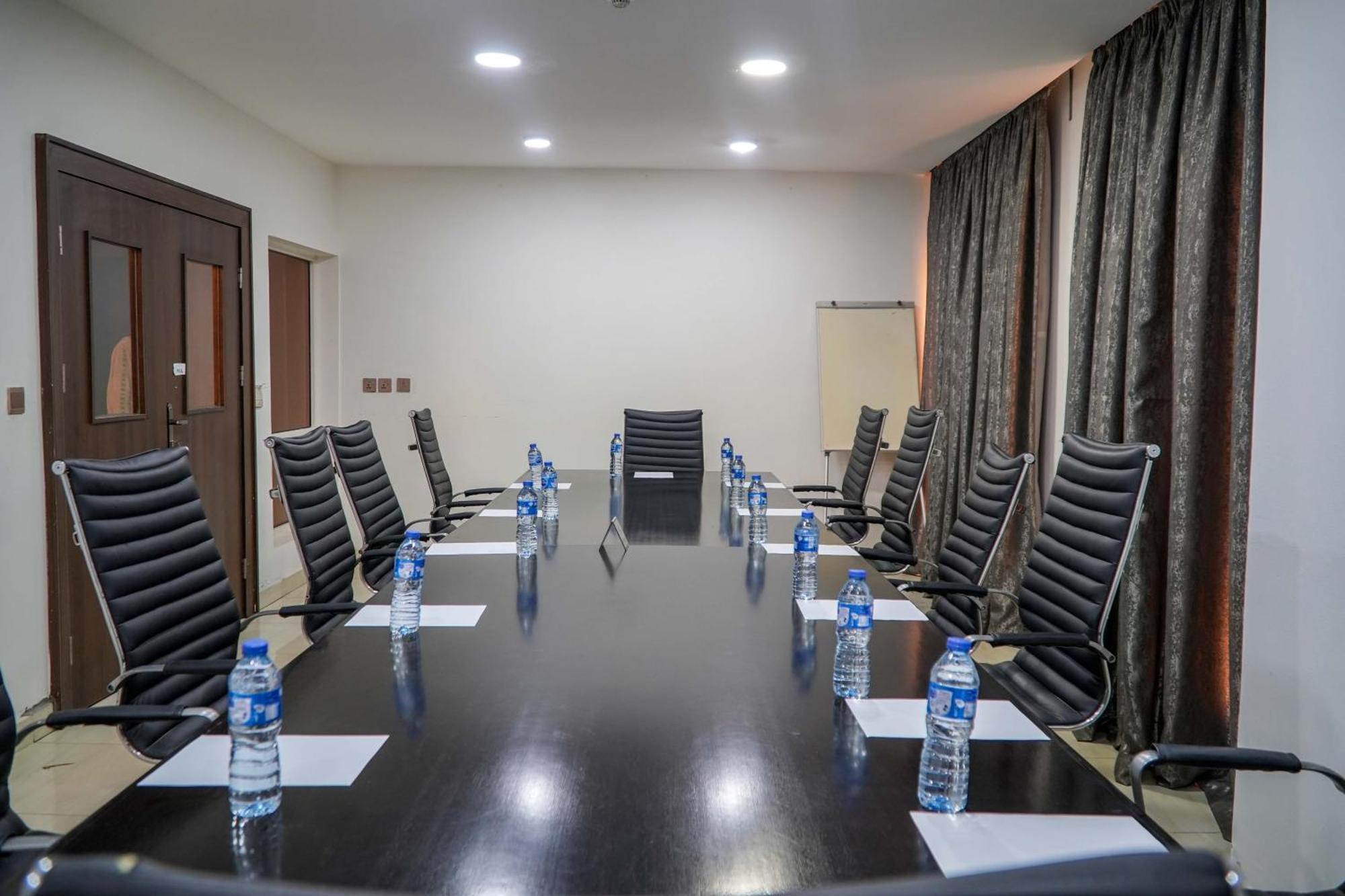 Amor Hotels Abuja Buitenkant foto